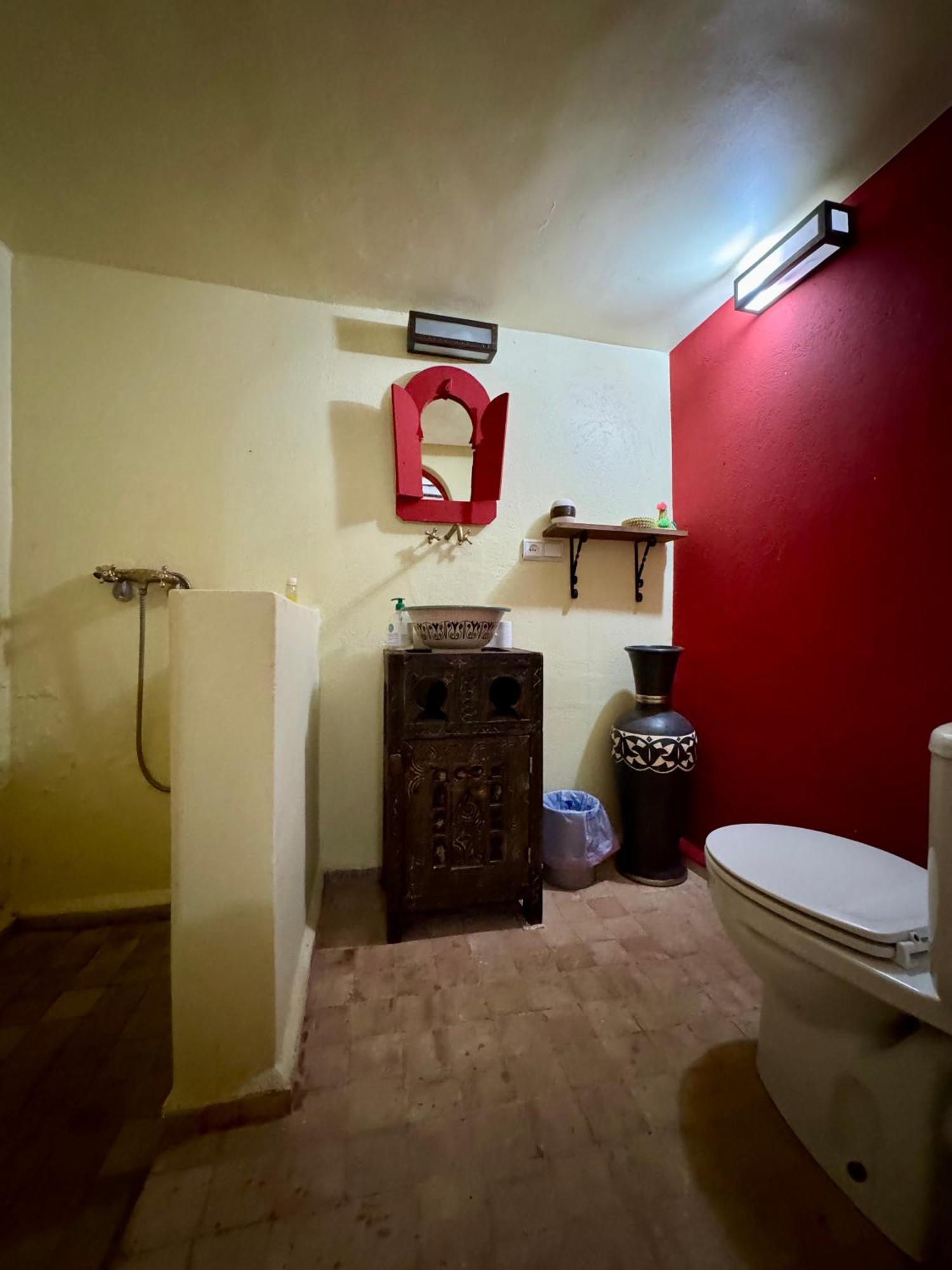 Jenny Lynn Hotel Tazrou Buitenkant foto