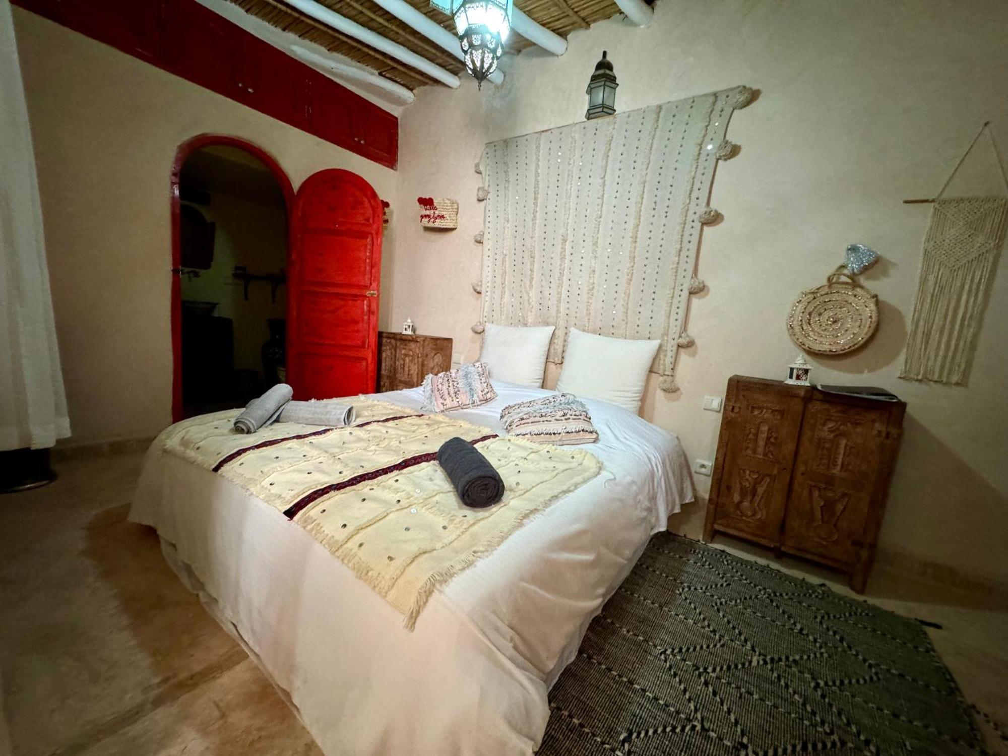 Jenny Lynn Hotel Tazrou Buitenkant foto