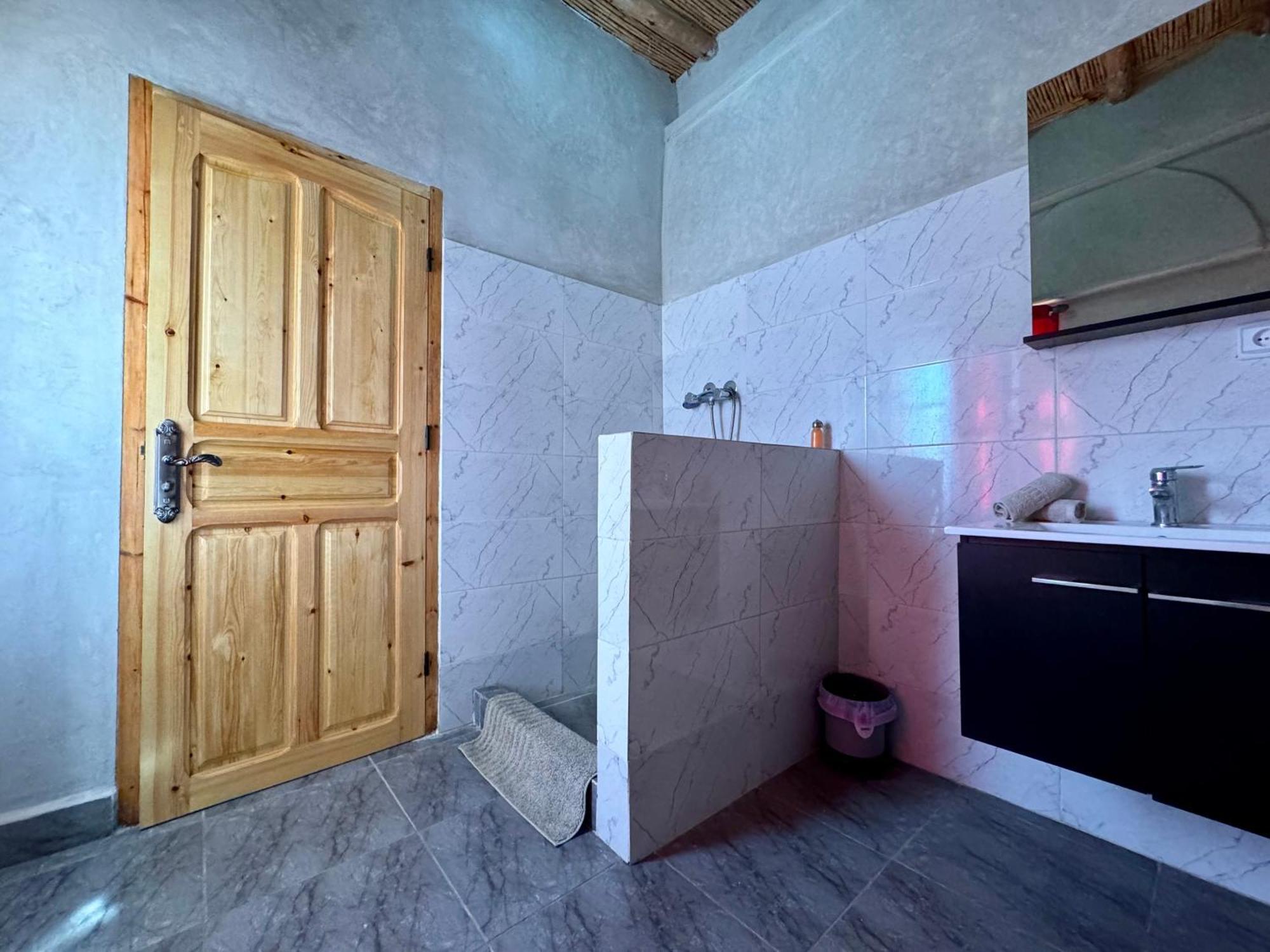 Jenny Lynn Hotel Tazrou Buitenkant foto
