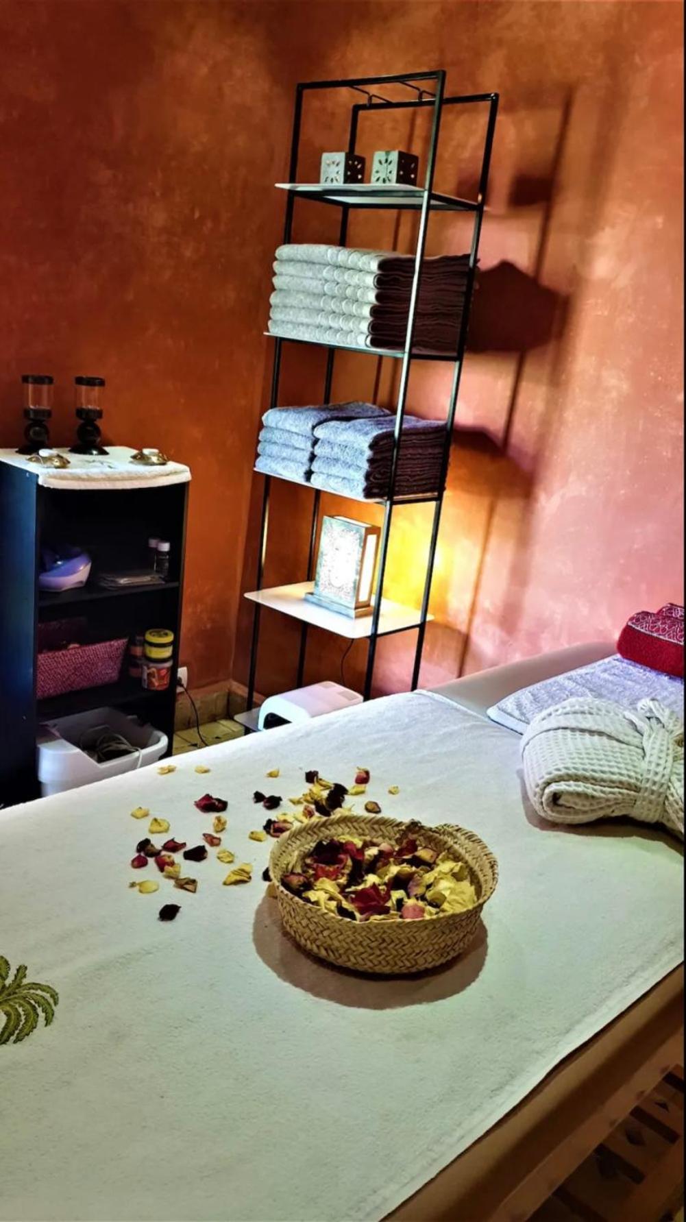 Jenny Lynn Hotel Tazrou Buitenkant foto