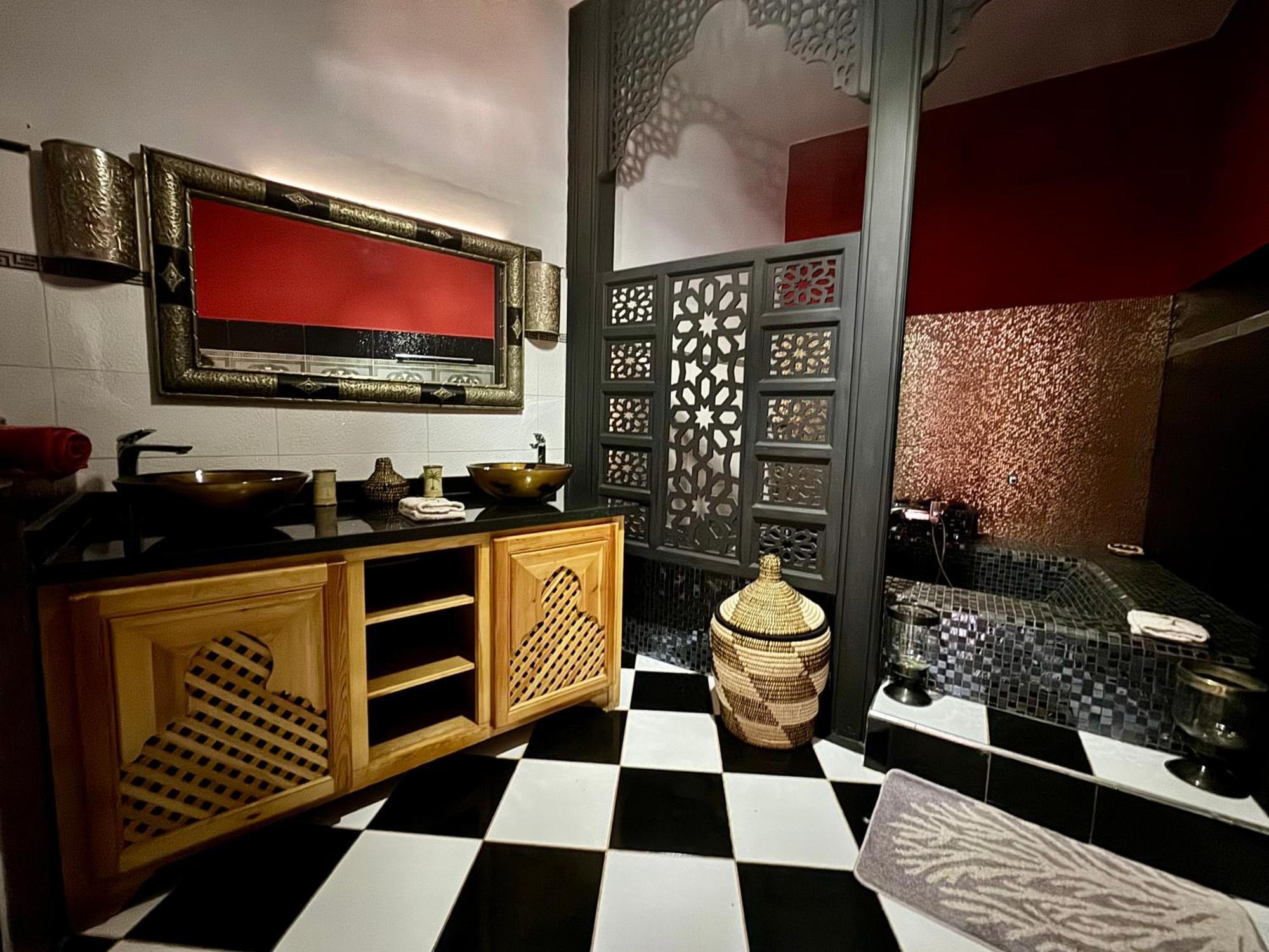 Jenny Lynn Hotel Tazrou Buitenkant foto