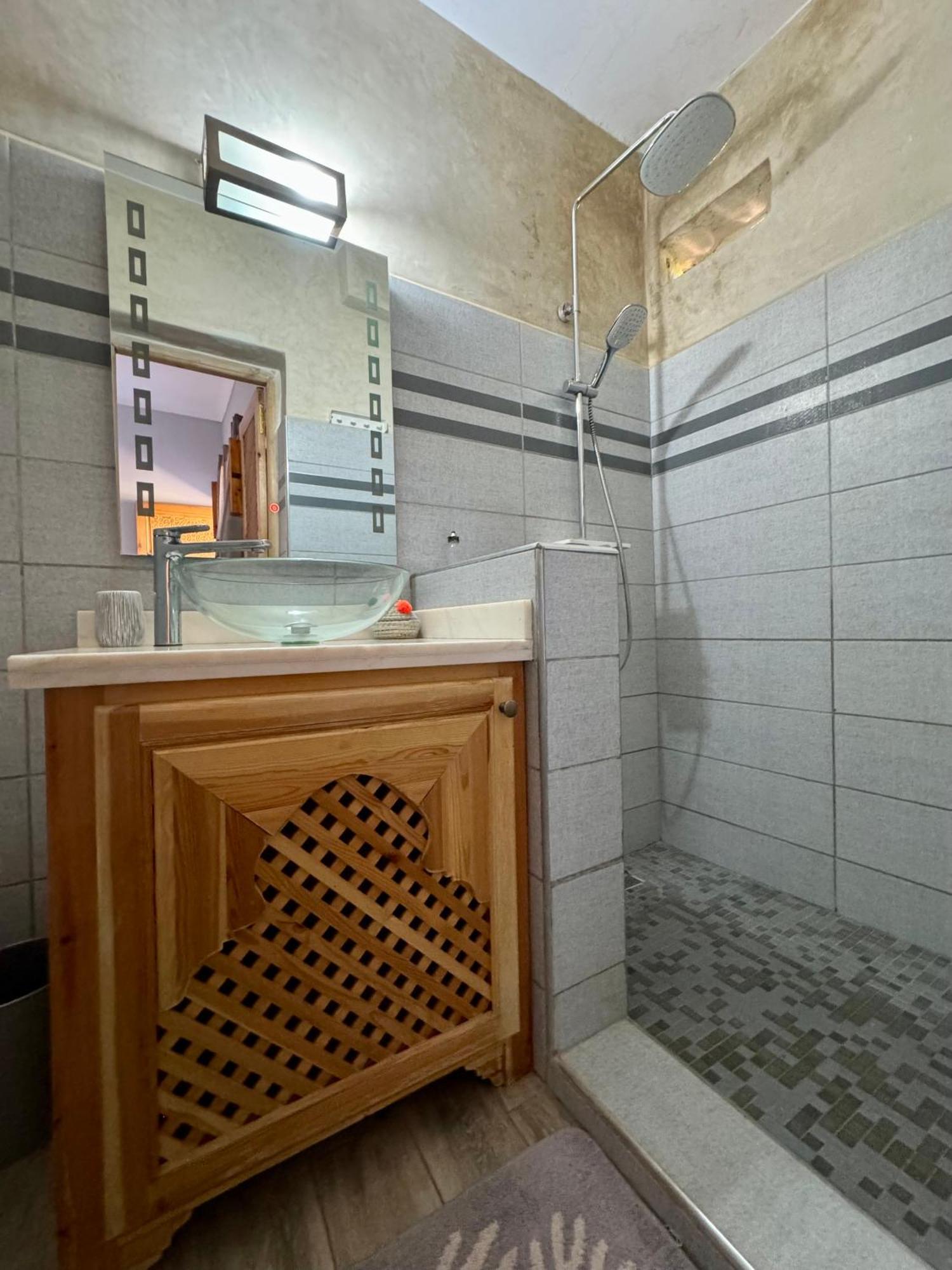 Jenny Lynn Hotel Tazrou Buitenkant foto